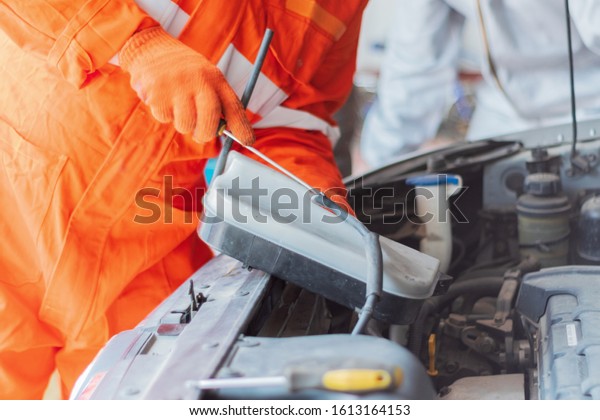 service and maintenance. car repair. fix a car.\
Car\'s details. Mechanic