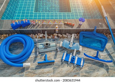 Service And Maintenance Of The Pool.Check The PH Of The Pool.Liquid Test The PH Of The Pool. Kit Care Pool.