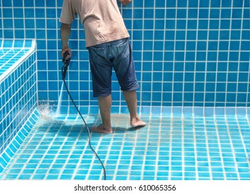 Service and maintenance of the pool.Cleaning the pool.