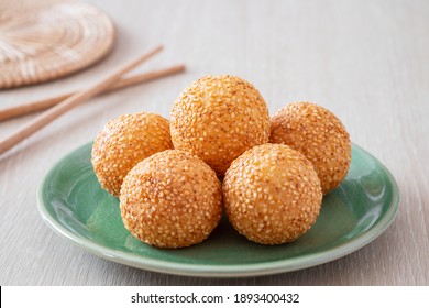 Sesame Seed Balls On Green Plate