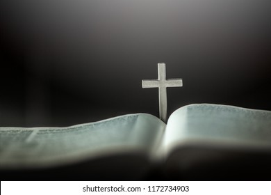 Set the christian cross in the middle of the Bible - Shutterstock ID 1172734903