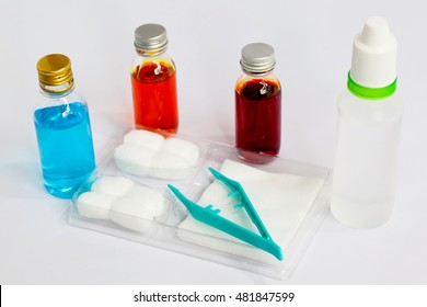 Set for dressing a wound
