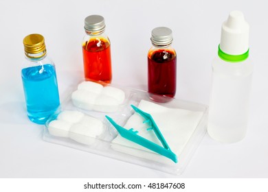 Set for dressing a wound
