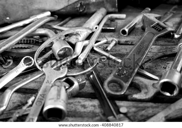 set of\
fixing tools for cars in black and white\
