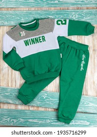Set Green Jogging Suit With 