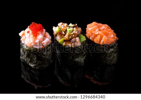 https://image.shutterstock.com/image-photo/set-gunkan-maki-sushi-different-450w-1296684340.jpg