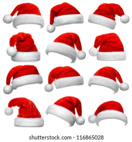 Набор красных шляп Санта-Клауса изолированы на белом фоне