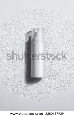 Set up spray female cosmetics modeling spray white drops