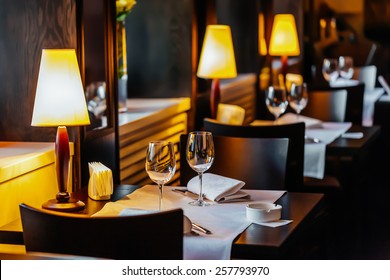 Set The Table In The Restaurant