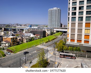 Setagaya-ku, Tokyo, Japan-April 20, 2021: Tama River Riverbed And Futako Tamagawa Rise. It Is A Complex Facility Adjacent To Futakotamagawa Station.