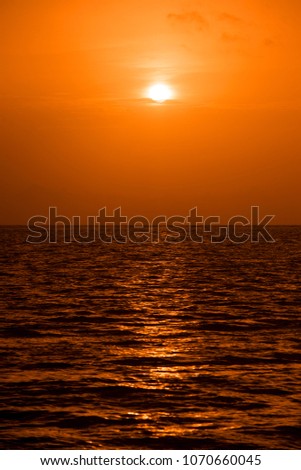 Setting sun on pacific ocean. Beautiful sunset, sunrise sea horizon.