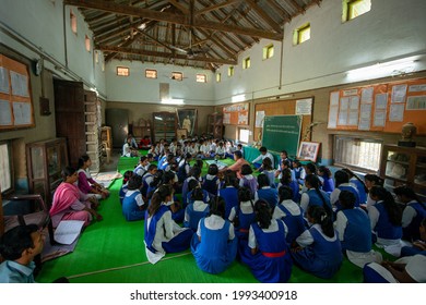 Sevagram, Maharashtra, India-Sep 22 2018: Student Sitting In Class Room Starting With Morning Prayer At Anand Niketan School Run By The Nai Talim Samiti In Sevagram Ashram 