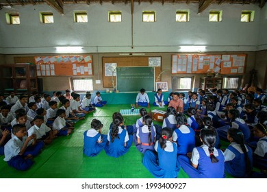 Sevagram, Maharashtra, India-Sep 22 2018: Student Sitting In Class Room Starting With Morning Prayer At Anand Niketan School Run By The Nai Talim Samiti In Sevagram Ashram 