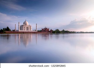 The Seven Wonders Of The World Taj Mahal