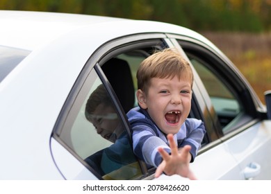 176 Boy leaning out of car window Images, Stock Photos & Vectors ...