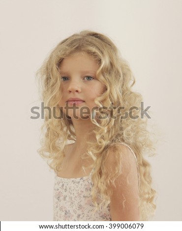 What girls with blonde curly hair that Girls with blonde curly hair right!