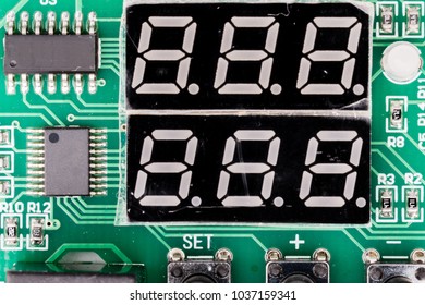 Seven-segment Display (SSD), Or Indicator, Electronic Display Device For Displaying Decimal Numbers. On Green Pcb With Controller.