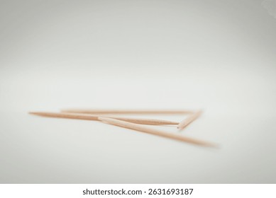 Varios palillos madera marrón