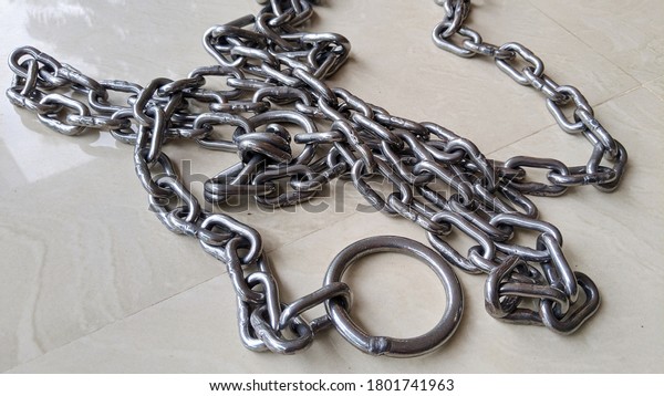 Several\
links of a rusty old chain, folded Curly of steel chain links.\
Steel iron chain for tie the dog and\
animals.