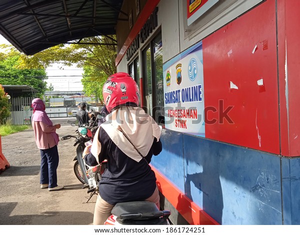 Several people\
are queuing to pay the annual vehicle tax at a Samsat in Purwokerto\
Indonesia on November 26,\
2020