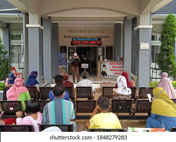 
Several Residents Were Queuing For Treatment In Front Of The Puskesmas, In Purwokerto Indonesia On November 5, 2020