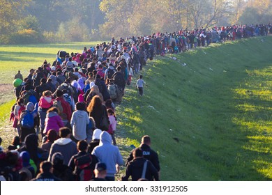 Several thousand refugees are wandering into the direction of Deutscland
Dramatical picture from European refugees crisis
see my collection from refugees
25.10.2015 Slovenia Breznice;
