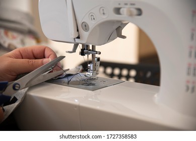 Sewing Machine With Scissors Cutting Thread