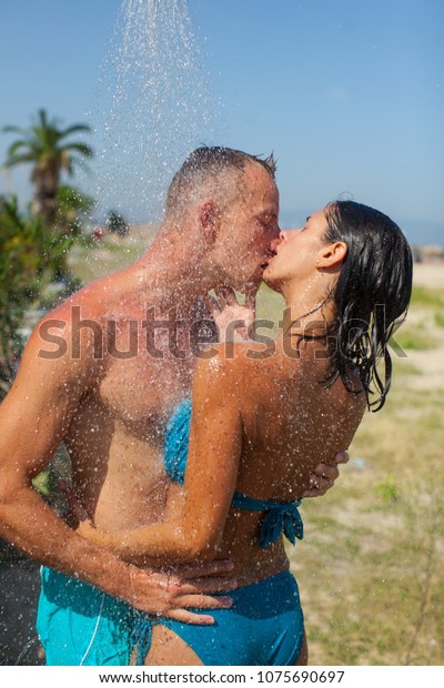Sexy girls kissing boys without clothes-Sex photo