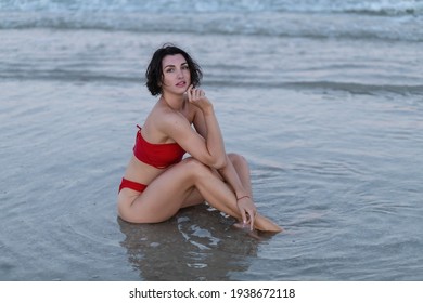 女性 海 後ろ姿 の画像 写真素材 ベクター画像 Shutterstock