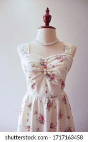 Sexy Back Bow Dress White Vintage Floral Dress Retro Fashion Tea Party Cottage Style Dress Sundress On Mannequin Clothing Store Display Dress Form Handmade Cute Girl Clothing Lady Female Outfit 