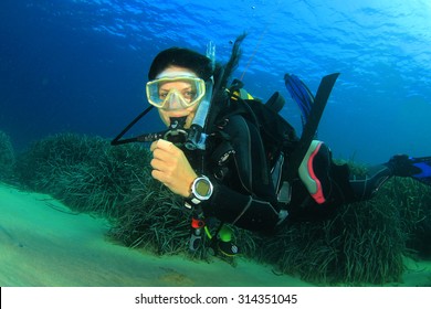 Sexy Beautiful Female Diving Instructor 