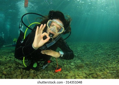 Sexy Beautiful Female Diving Instructor 