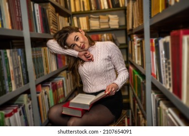 Sexy Girl In Library
