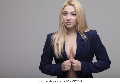 Sexy ladies cleavage