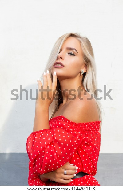 Sexy Blonde Girl Naked Shoulders Red ภาพสต็อก 1144860119 Shutterstock