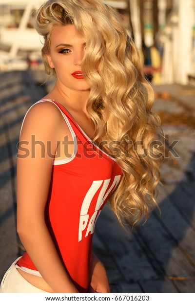 Sexy Blonde Girl Posing On Beach 스톡 사진 667016203 Shutterstock