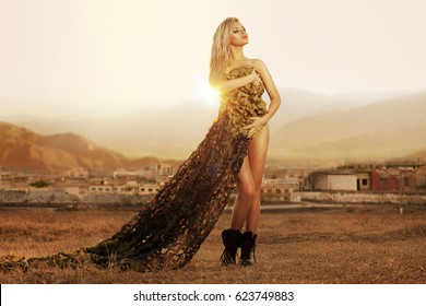 sexy blonde nude covered camouflage net ภาพสตอก แกไขตอนน 623749883