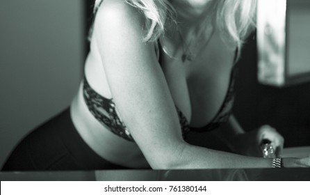 sexy busty big breasts semi nude库存照片761380144 shutterstock