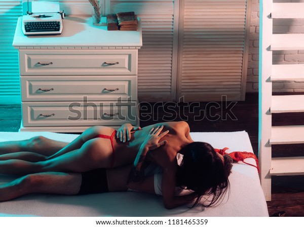 Sexy Hot N Nude Couple Having Sex