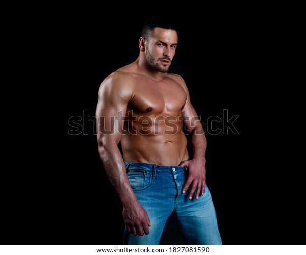 Sexy Mann Mit Muskulösem Körper Und Stockfoto 1827081590 Shutterstock 0242