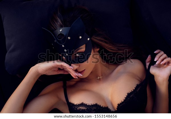 Sexy model in a mask\
covered her face.