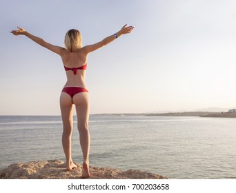 Spread bikini Hannah Ferguson