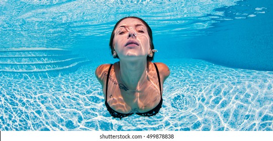Hot Girl Underwater