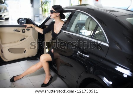 https://image.shutterstock.com/image-photo/sexy-woman-luxury-car-long-450w-121758511.jpg