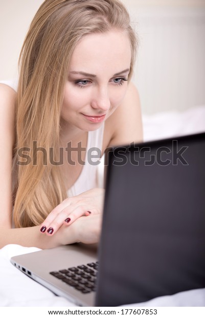 Sexy Woman Lying On Bed Laptop Foto Stok Shutterstock