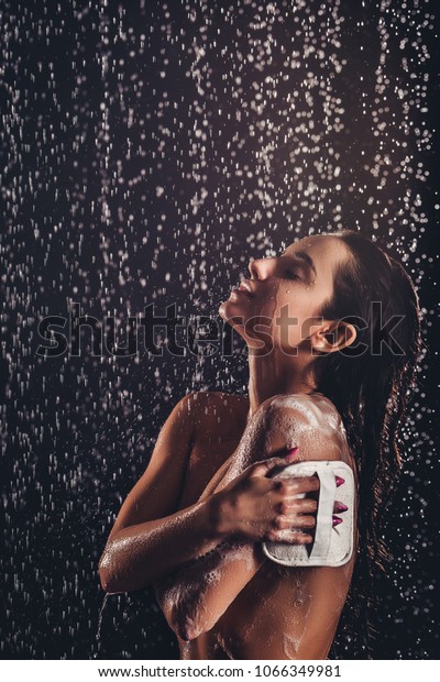 Фотообои "Cropped image of sexy woman in shower. 