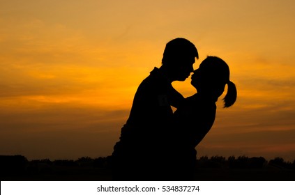 Kissing Couple Vector Stock Vector (Royalty Free) 40293421 | Shutterstock