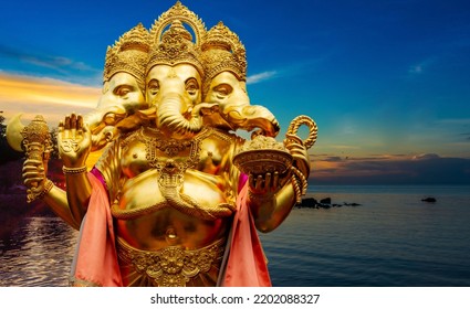 Shadow Golden Ganesha Has Old Power In Religious Sites That Are Separated From The Latter. 