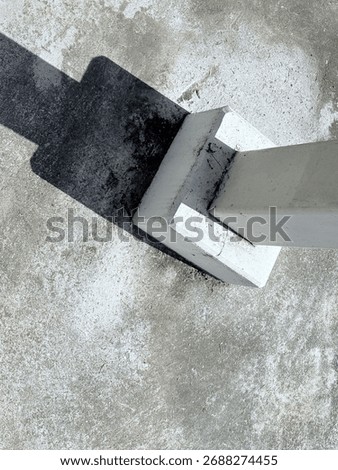The shadow of white colume