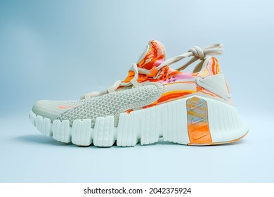 SHAH ALAM, MALAYSIA - 16th September 2021:  Front, Rear, Side And At An Angle Pictures Of Nike's Free Metcon 4 Women Training Shoes Over A White Backdrop.
